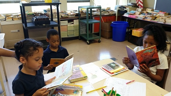 Students choosing summer reading books.
